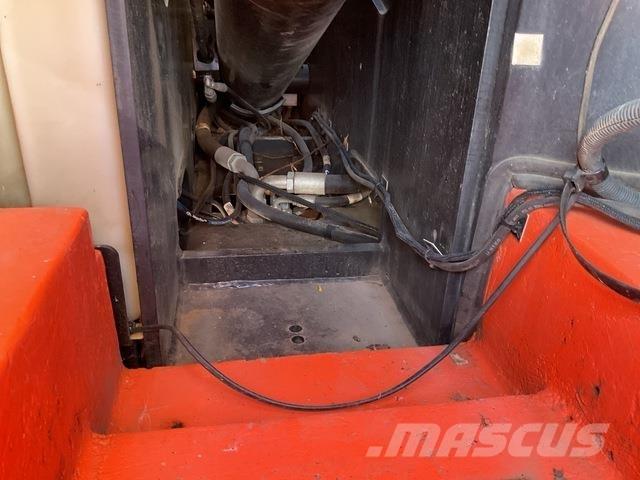 JLG 600AJ Karos emelők