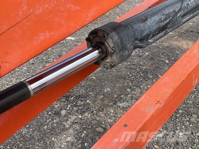 JLG 600AJ Karos emelők