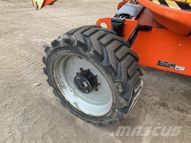 JLG 600AJ Karos emelők