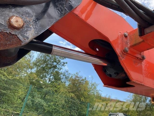 JLG 600AJ Karos emelők