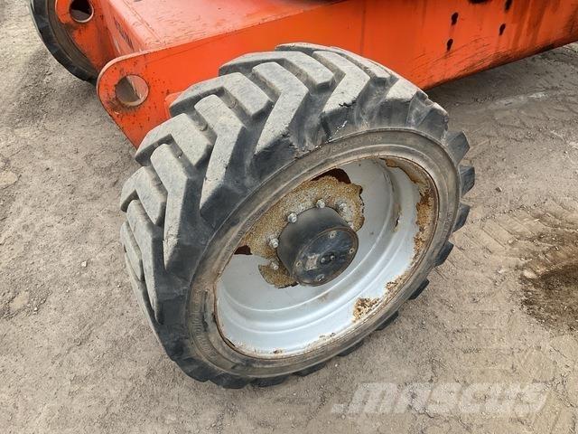 JLG 600AJ Karos emelők