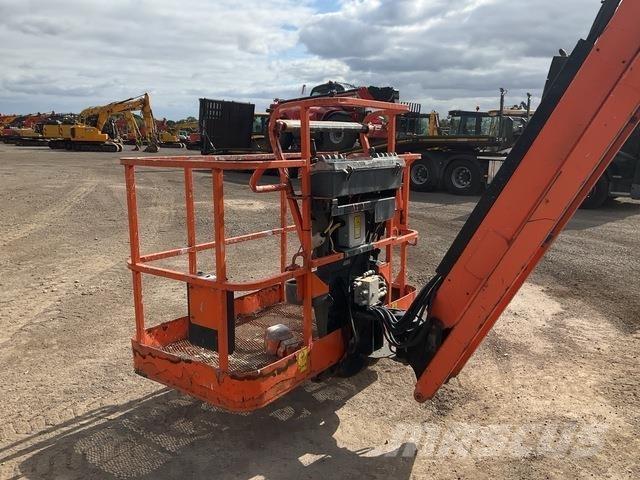 JLG 600AJ Karos emelők