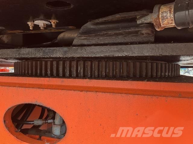 JLG 600AJ Karos emelők