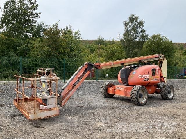 JLG 600AJ Karos emelők