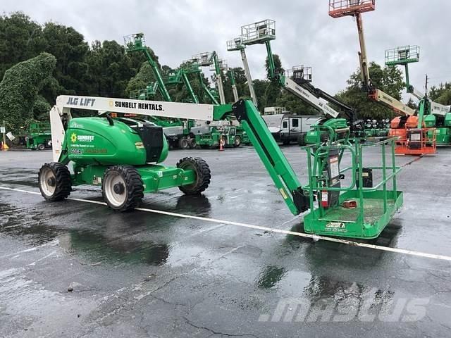 JLG 600AJ Karos emelők