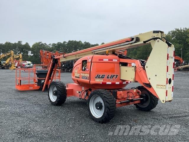 JLG 600AJ Karos emelők