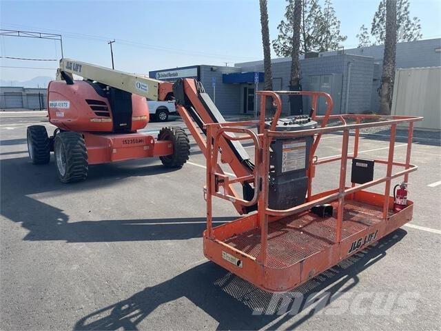 JLG 600AJ Karos emelők