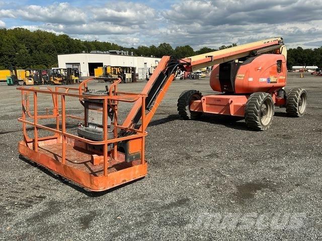 JLG 600AJ Karos emelők