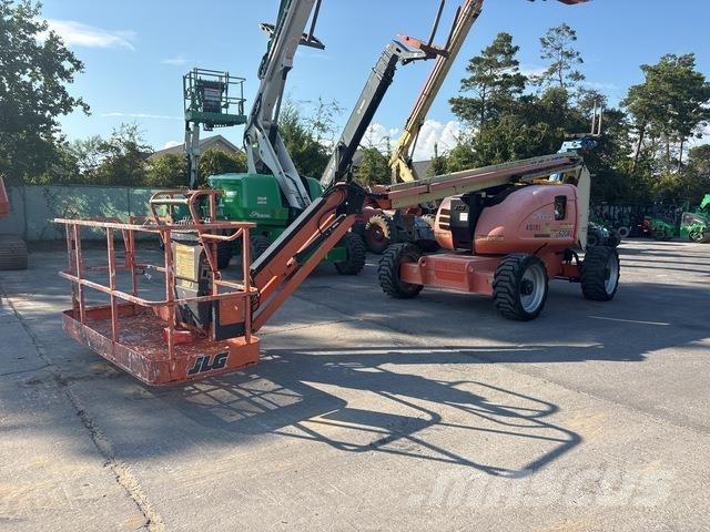 JLG 600AJ Karos emelők