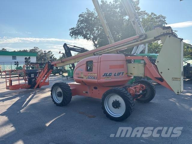 JLG 600AJ Karos emelők