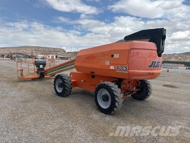 JLG 600S Teleszkópos emelők