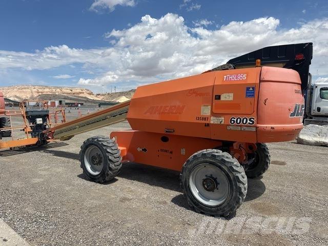 JLG 600S Teleszkópos emelők