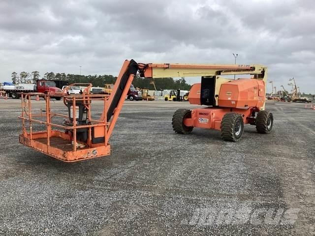 JLG 800 AJ Karos emelők