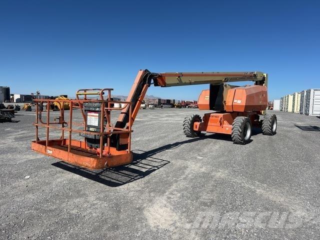JLG 800AJ Karos emelők