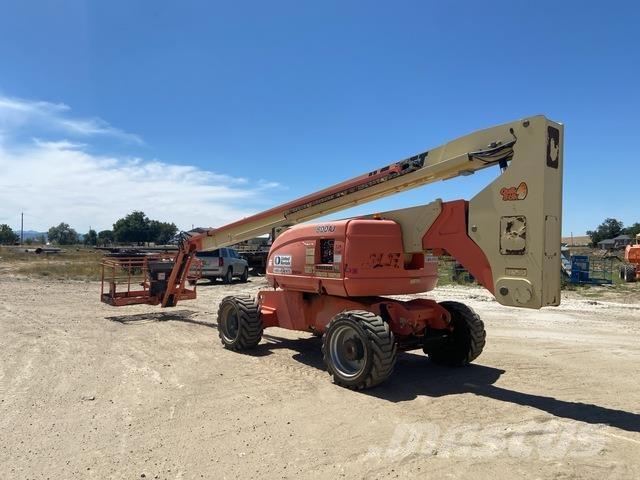 JLG 800AJ Karos emelők