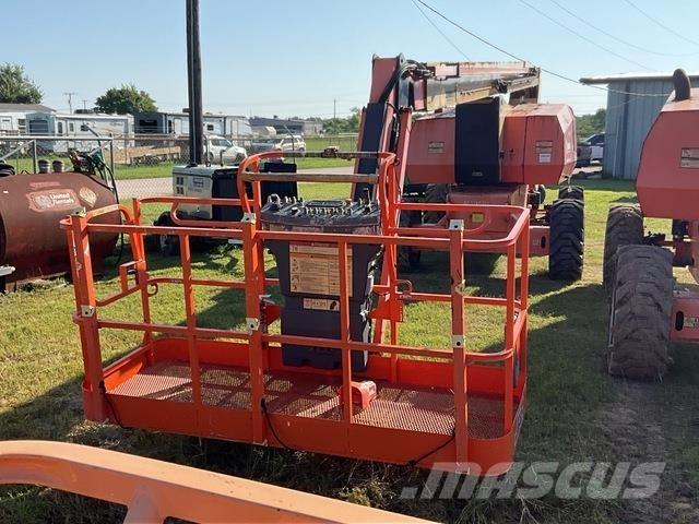 JLG 800AJ Karos emelők
