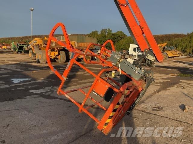JLG 860SJ Karos emelők