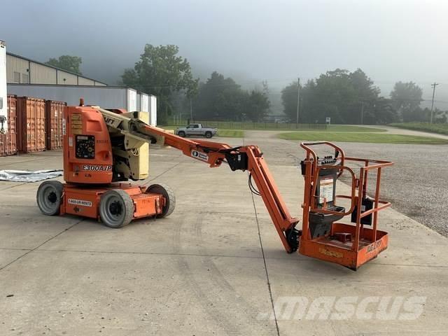 JLG E3000AJP Karos emelők