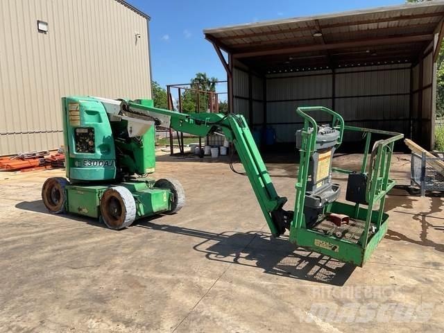 JLG E300AJ Karos emelők