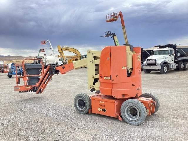 JLG E300AJP Karos emelők