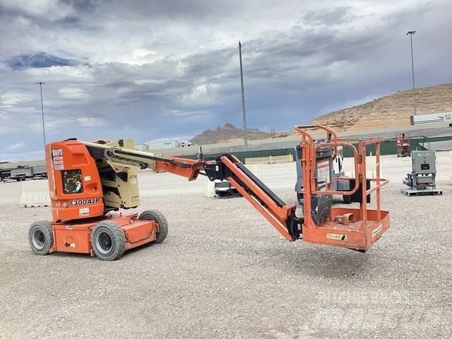 JLG E300AJP Karos emelők