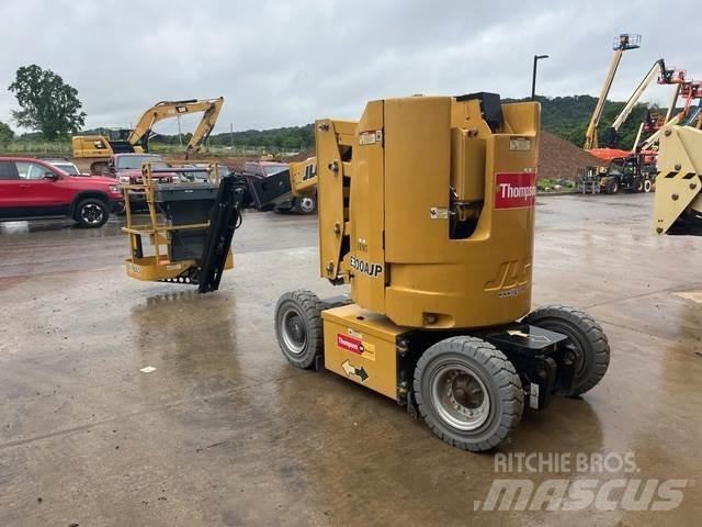 JLG E300AJP Karos emelők
