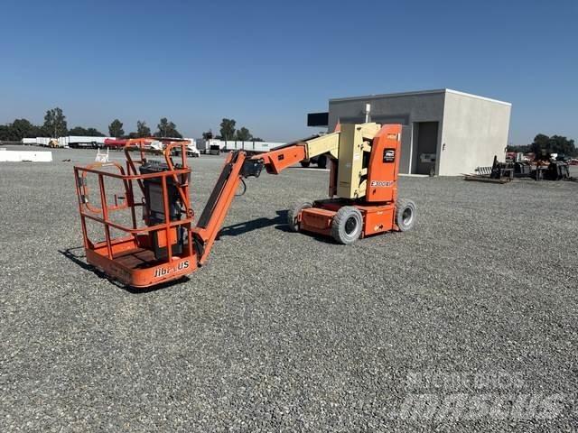 JLG E300AJP Karos emelők