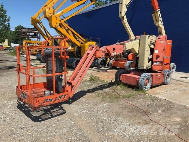 JLG E300AJP Karos emelők