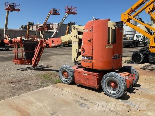 JLG E300AJP Karos emelők