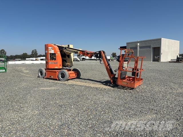 JLG E300AJP Karos emelők