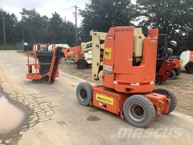 JLG E300AJP Karos emelők