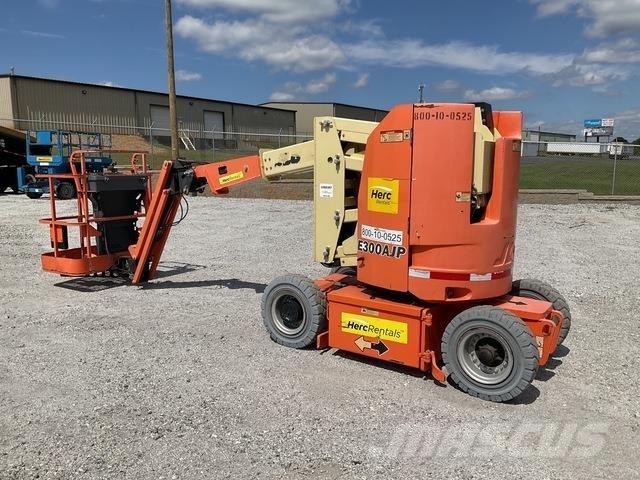 JLG E300AJP Karos emelők
