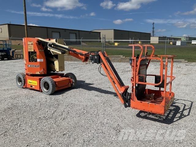 JLG E300AJP Karos emelők