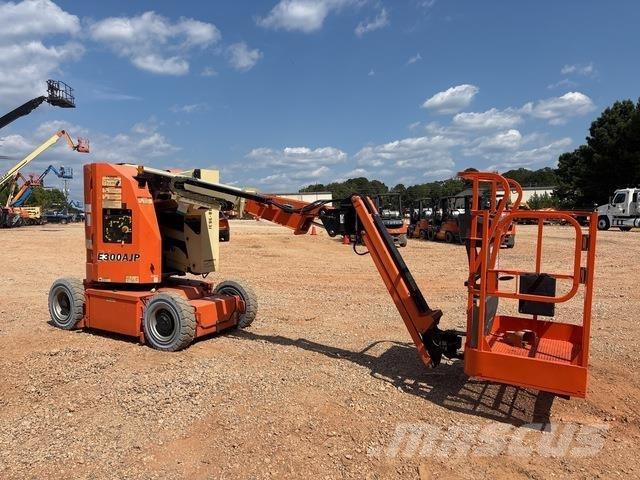 JLG E300AJP Karos emelők