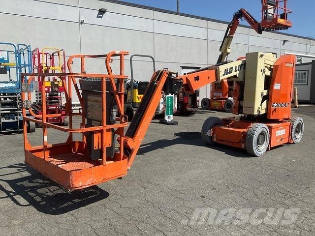 JLG E300AJP Karos emelők