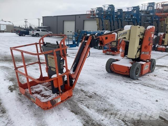 JLG E300AJP Karos emelők