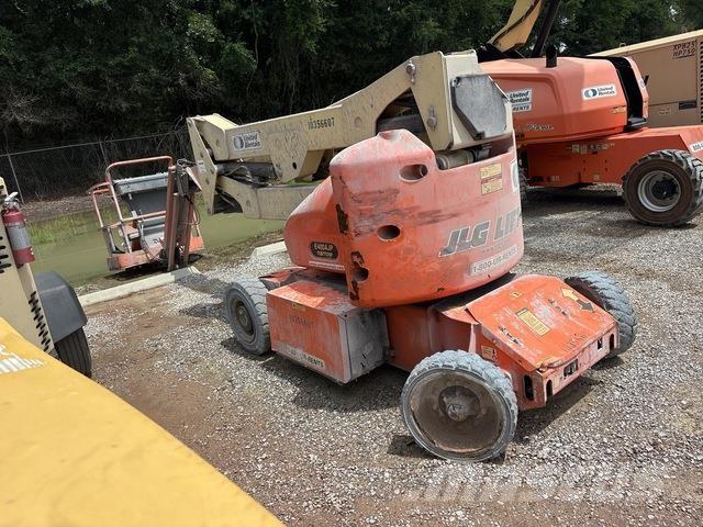 JLG E400AJP Karos emelők
