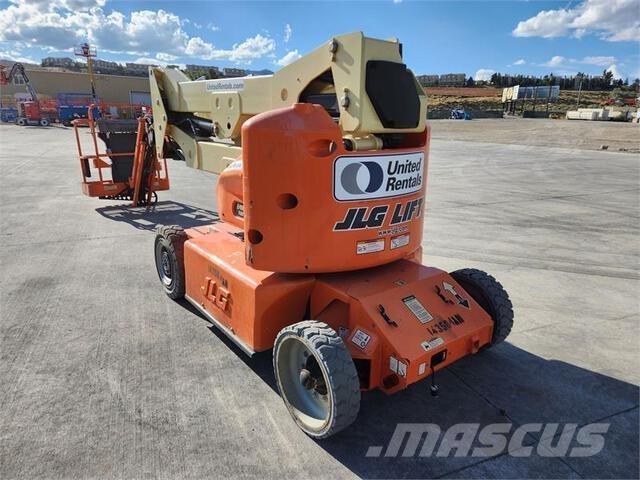 JLG E400AJP Karos emelők