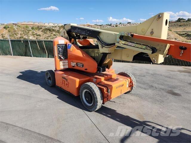 JLG E400AJP Karos emelők