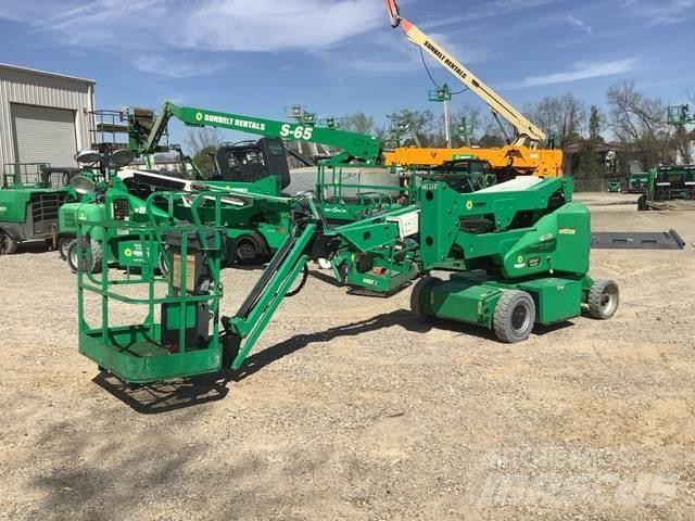 JLG E400AJPN Karos emelők