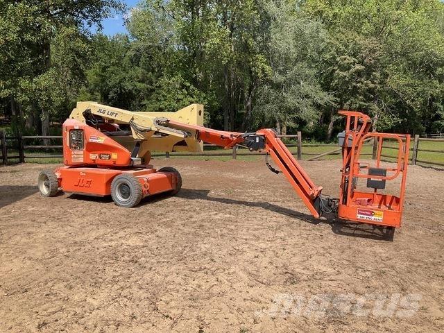 JLG E400AJPN Karos emelők