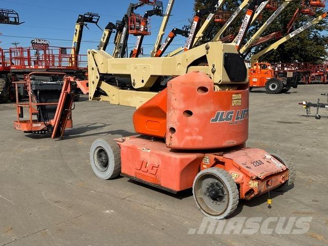 JLG E400AJPN Karos emelők