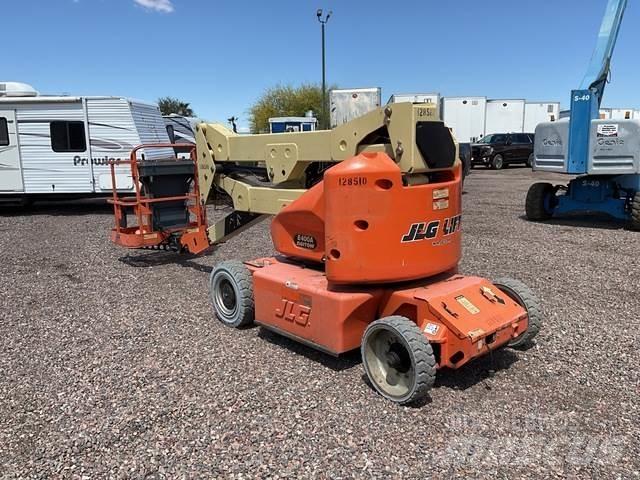 JLG E400AN Karos emelők