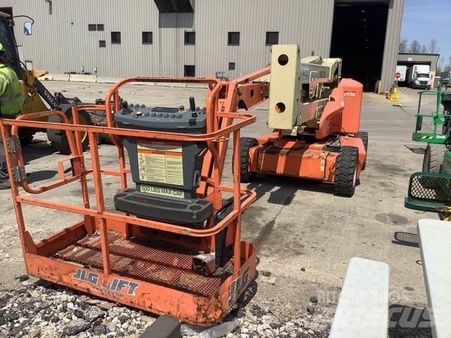 JLG E450AJ Karos emelők