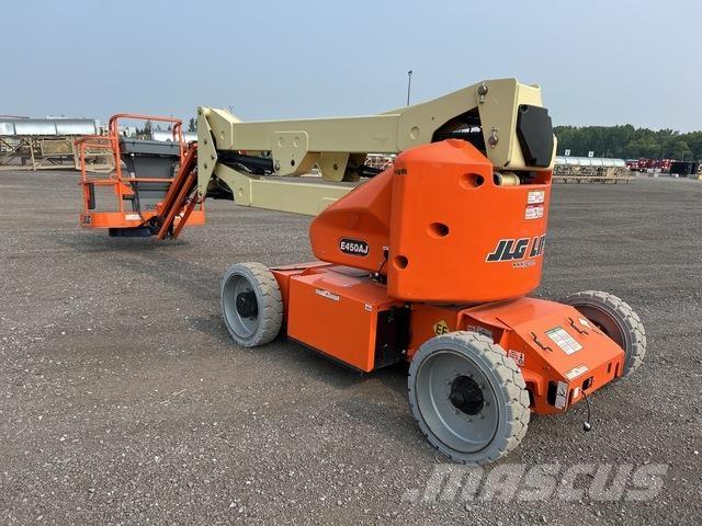JLG E450AJ Karos emelők