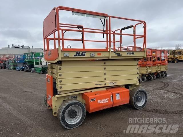 JLG M4069 Ollós emelők