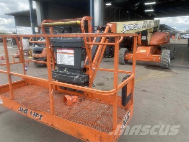 JLG M600J Karos emelők