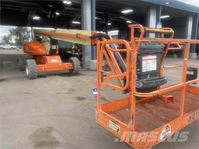 JLG M600J Karos emelők