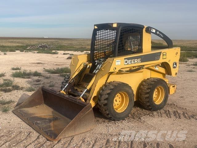John Deere 325 Kompaktrakodók