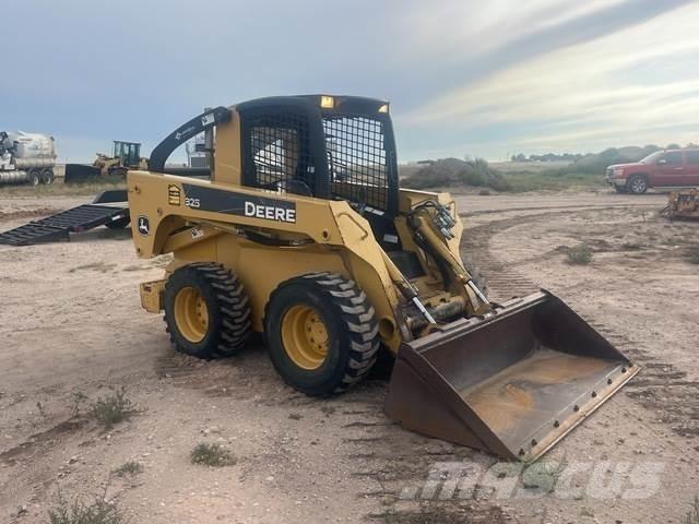 John Deere 325 Kompaktrakodók